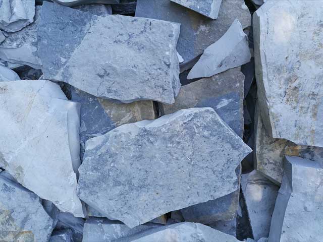 lomljeni-prirodni-kamen-sivi-struganik